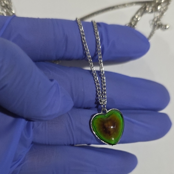 Layered Silver Necklace with Mood Heart Pendant – Color-Changing Charm Jewelry - Picture 7 of 8